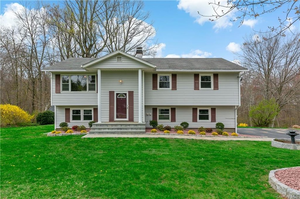 3096 Wharton Dr, Yorktown Heights, NY 10598 - photo 1