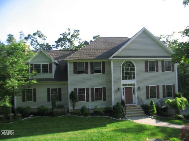 3 Bob Cat Ln, Newtown, CT 06470 - photo 1