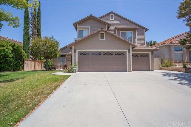 Front of home showing 3 car garage (2/1). RV/boat 