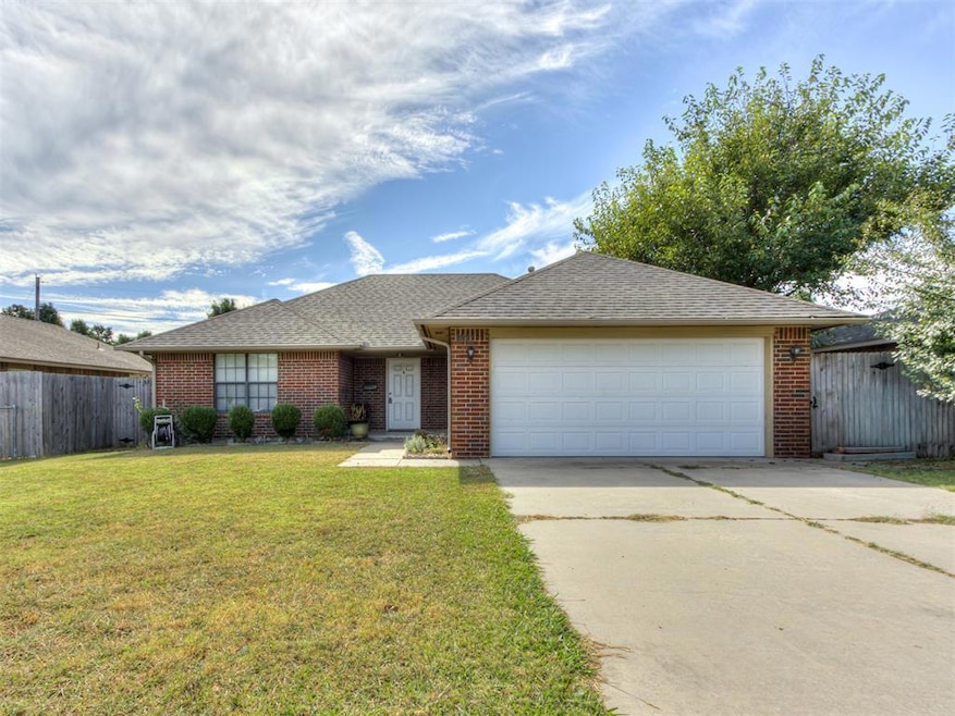 900 NW 19th St, Moore, OK 73160 - photo 1