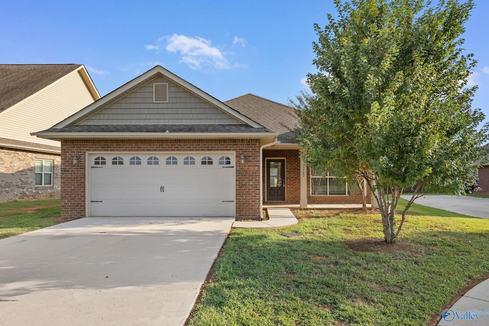 13767 Glendorch Ln, Athens, AL 35613 - photo 1