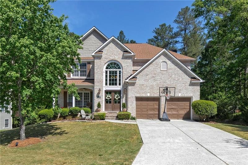 BEAUTIFULLY MAINTAINED 2 STORY HOME!