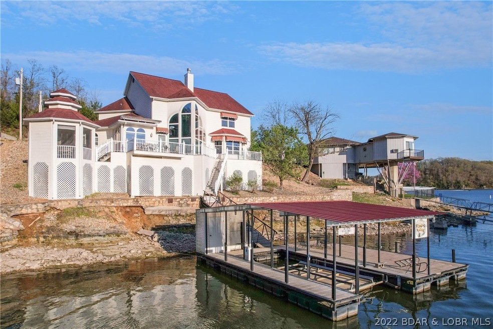 Gorgeous lakefront home