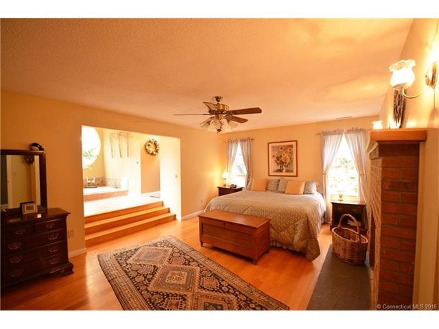 316 Hubbard Rd, Higganum, CT 06441 - photo 1