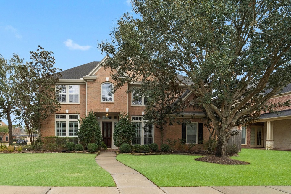 Welcome to 13314 Far Point Manor Ct. Stunning home situated on a large corner lot, two stories with an expansive upstairs area and great manicured lanscape.