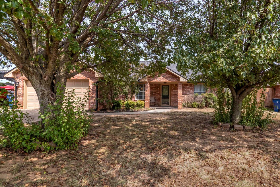 5160 Clear Springs Dr, Duncan, OK 73533 - photo 1