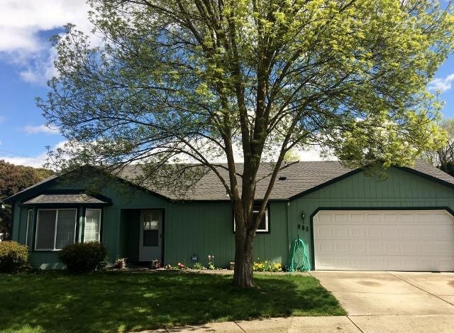 981 Beall Ln, Central Point, OR 97502 - photo 1