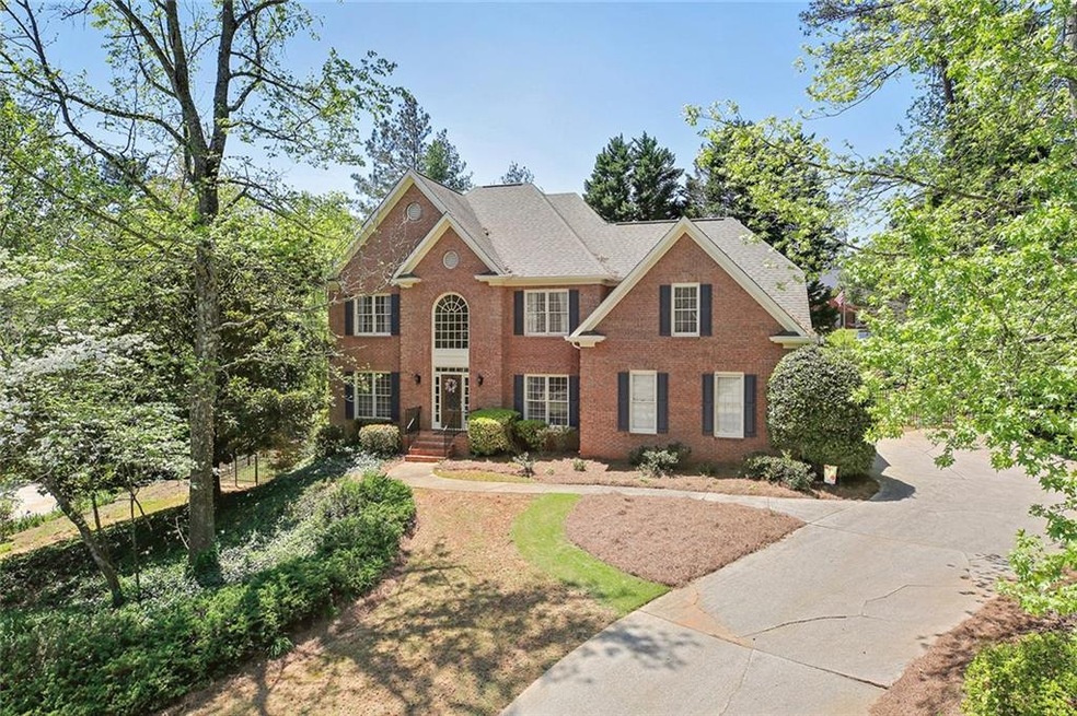 Welcome home to this brick beauty in sought after 