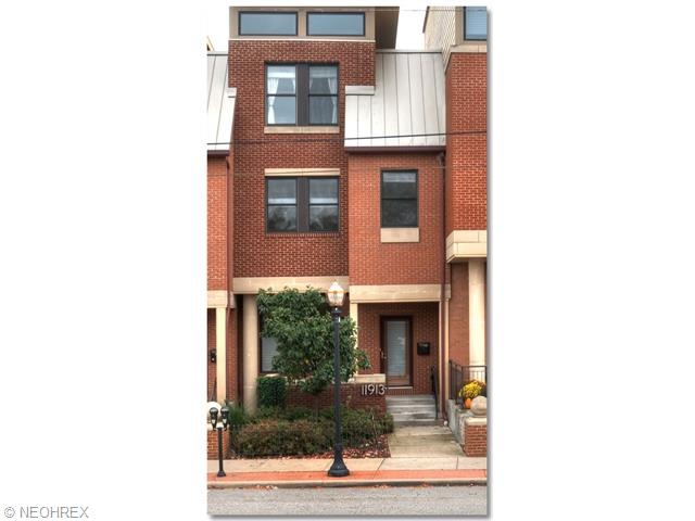 UrbanChicLiving at its Finest!Priced well below what Seller paidfor thispristine multilevel                                  townhome builtjust 8 year ago.Upgrades galore including awesome rooftop deckwith City View!