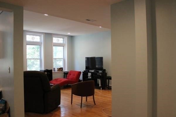 394 Riverway unit 2, Boston, MA 02115 - photo 1