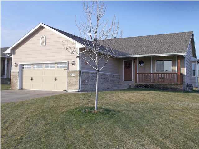 Cul-de-sac lot. New garage door, sprinkler system 