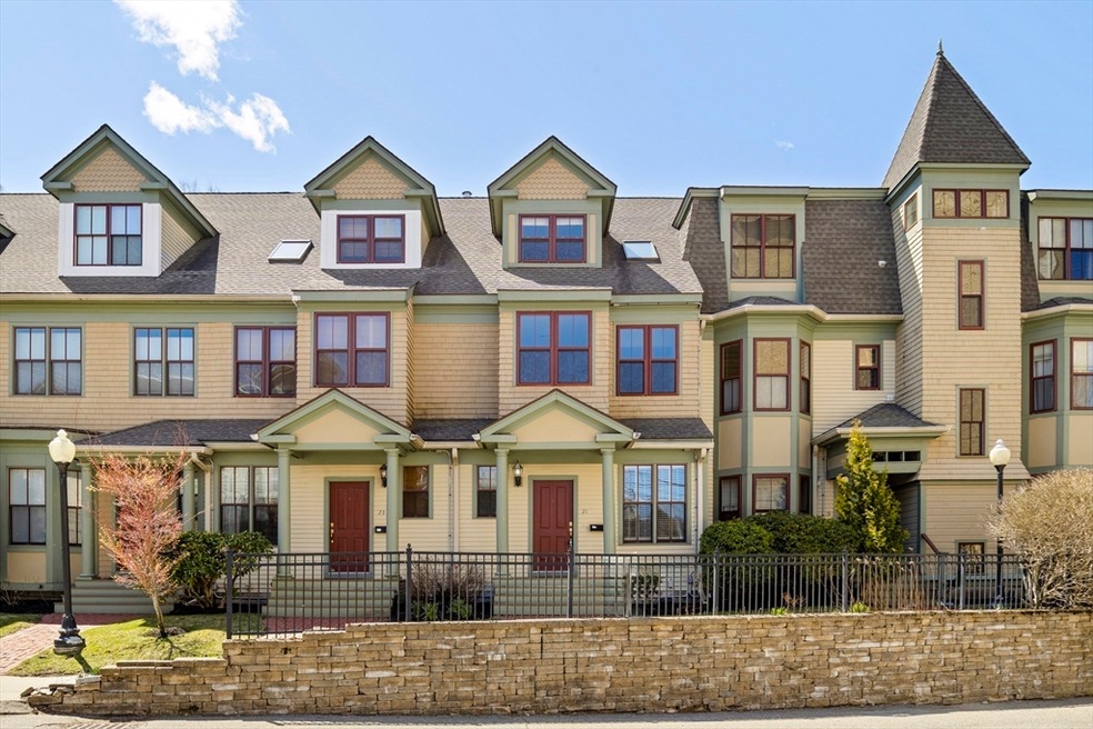 Sold $1,350,000 • Co-Listing Agent