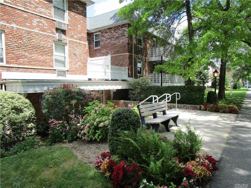 40 Daley Place unit 131, Lynbrook, NY 11563 - photo 1
