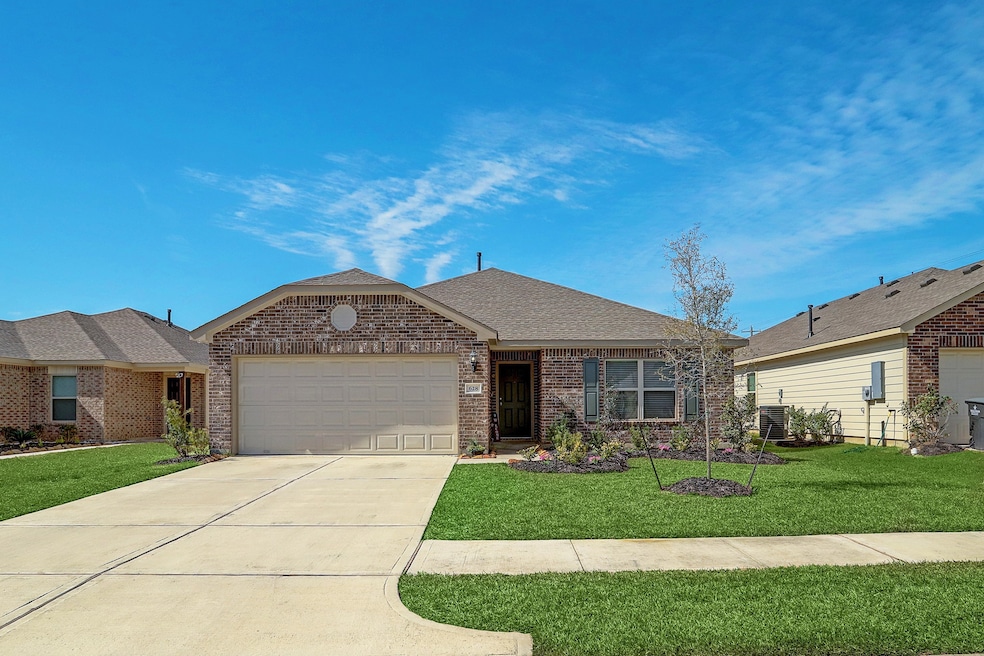 628 E Fairway Lake Dr, Alvin, TX 77511 - photo 1