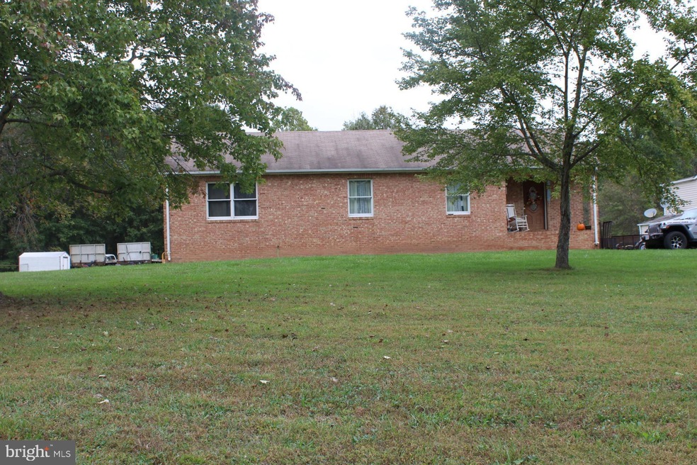 16526 Gaines Rd, Broad Run, VA 20137 - photo 1