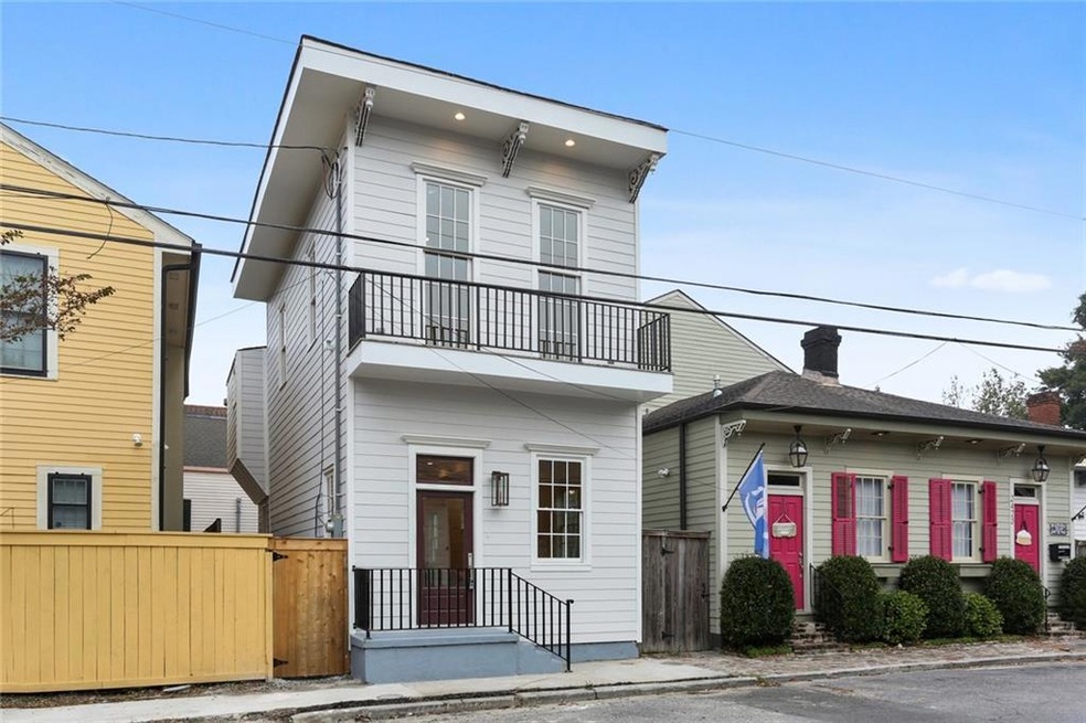 2427 Laurel St, New Orleans, LA 70130 - photo 1