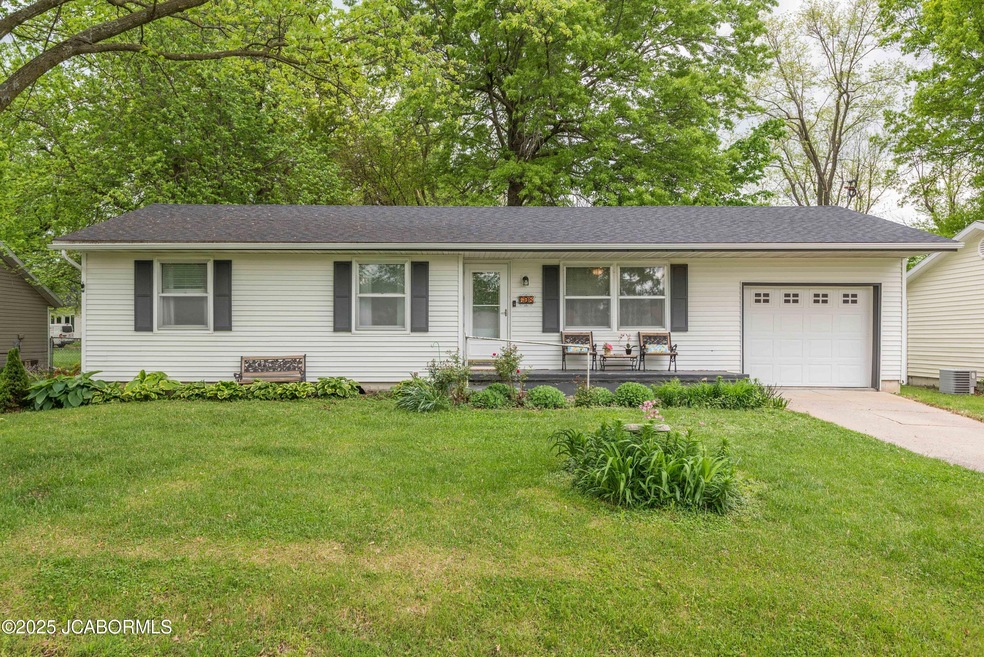 608 Mulberry Ave, New Bloomfield, MO 65063 - photo 1