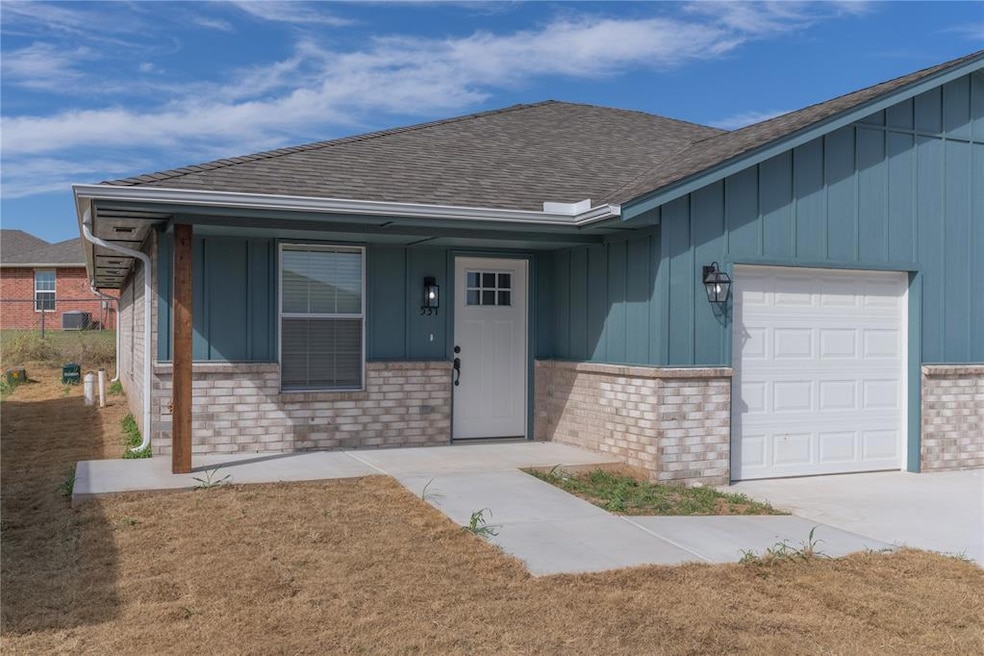 537 Parkhill Cir, Newcastle, OK 73065 - photo 1