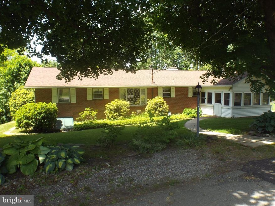 9 Locust St, Tamaqua, PA 18252 - photo 1