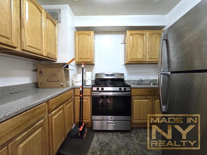 61-15 43rd Ave unit 7M, Woodside, NY 11377 - photo 1