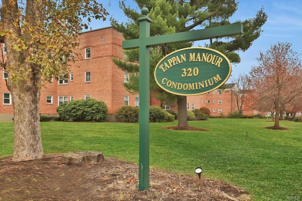 Tappan Manour Condominium unit P-2, Tarrytown, NY 10591 - photo 1
