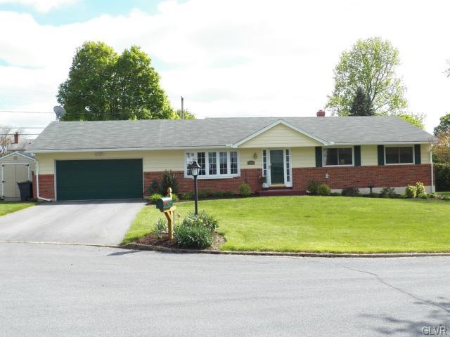 6860 Linden Cir, Macungie, PA 18062 - photo 1