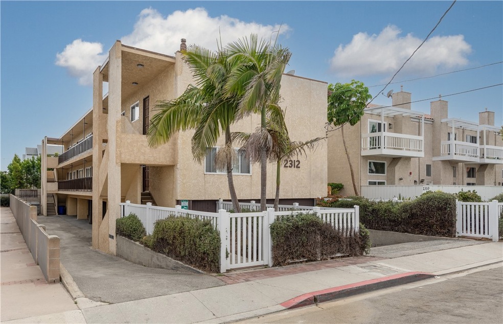 2312 Vanderbilt Ln unit 10, Redondo Beach, CA 90278 - photo 1