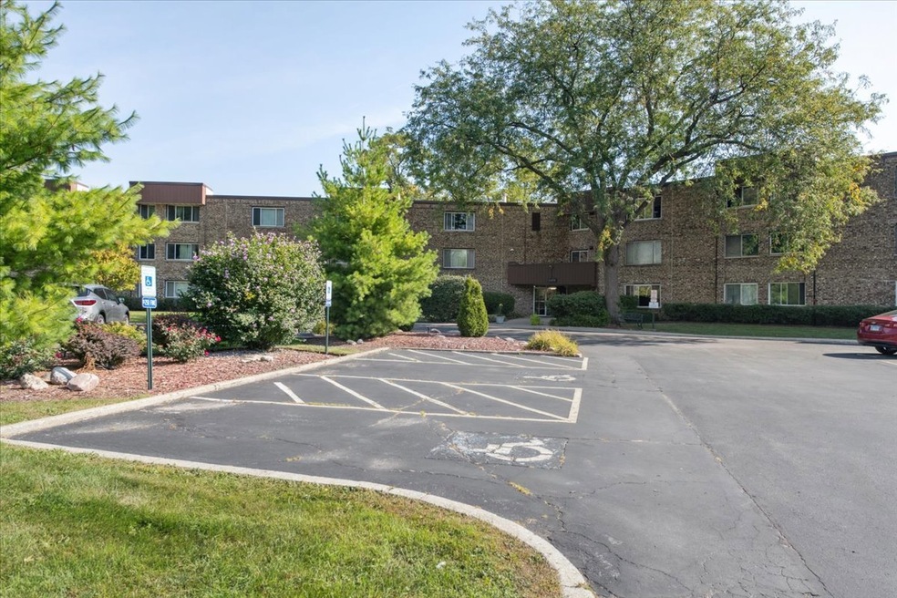 2600 Brookwood Way Dr unit 212, Rolling Meadows, IL 60008 - photo 1