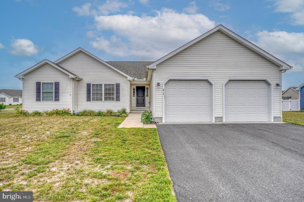 816 Chew St, Harrington, DE 19952 - photo 1