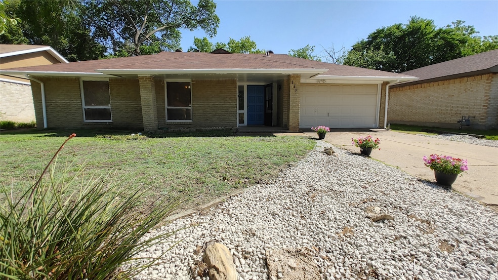 113 Harper Ct, Grand Prairie, TX 75051 - photo 1