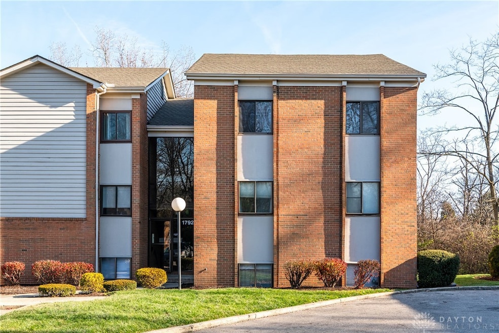 1792 Cherokee Dr unit F, Dayton, OH 45449 - photo 1
