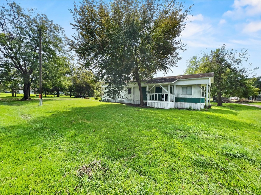 302 Austin St, Brazoria, TX 77422 - photo 1