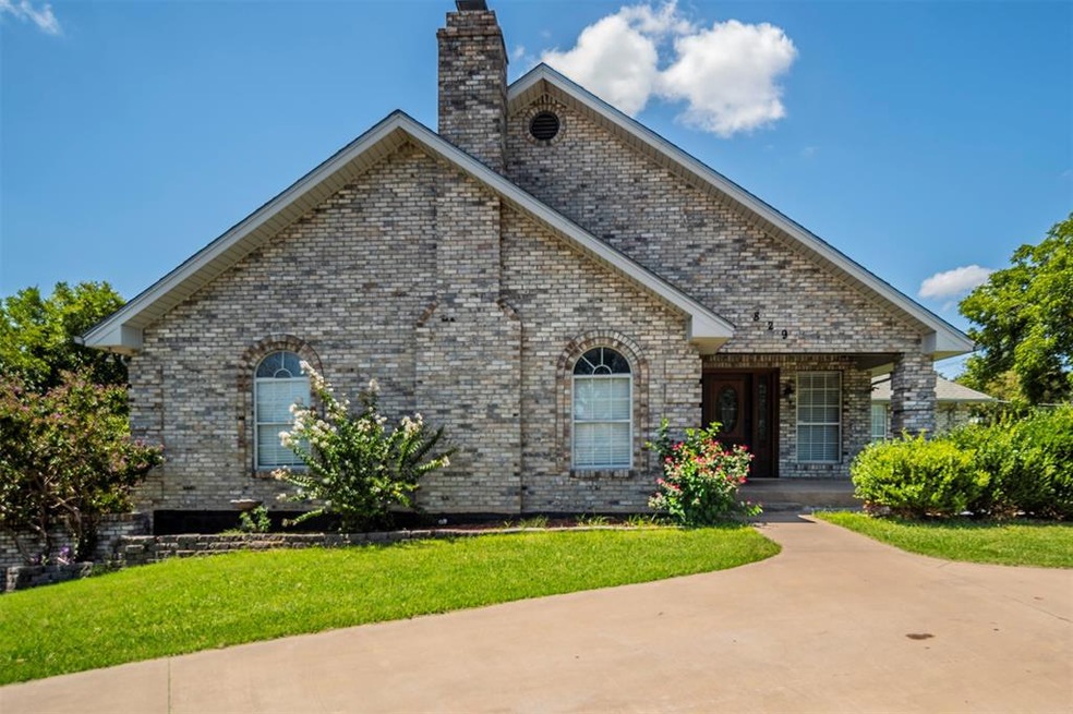 829 Cook Dr, Grand Prairie, TX 75050 - photo 1