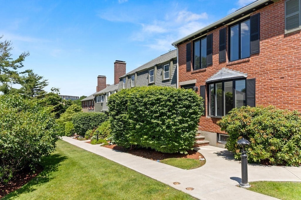 11 Hawser Ln, Swampscott, MA 01907 - photo 1