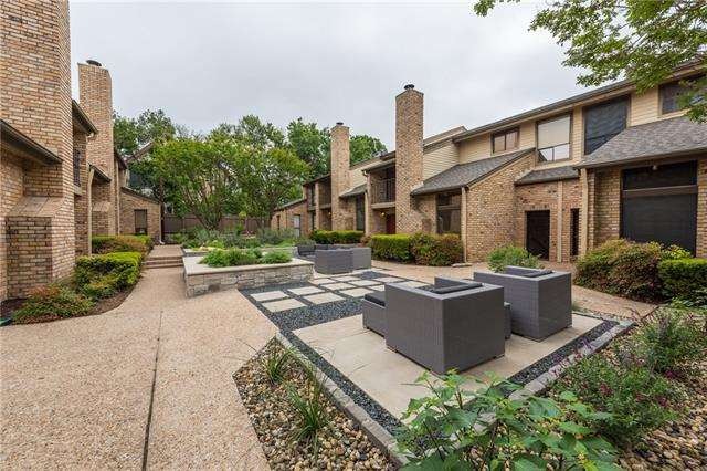 Sit out and enjoy this beautiful courtyard.