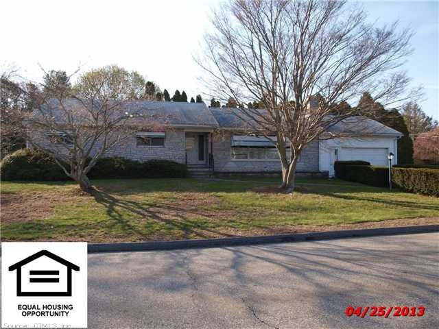 7 Wheeler Dr, Pawcatuck, CT 06379 - photo 1