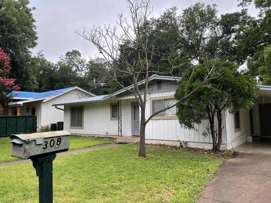 308 S Crockett St, Fredericksburg, TX 78624 - photo 1