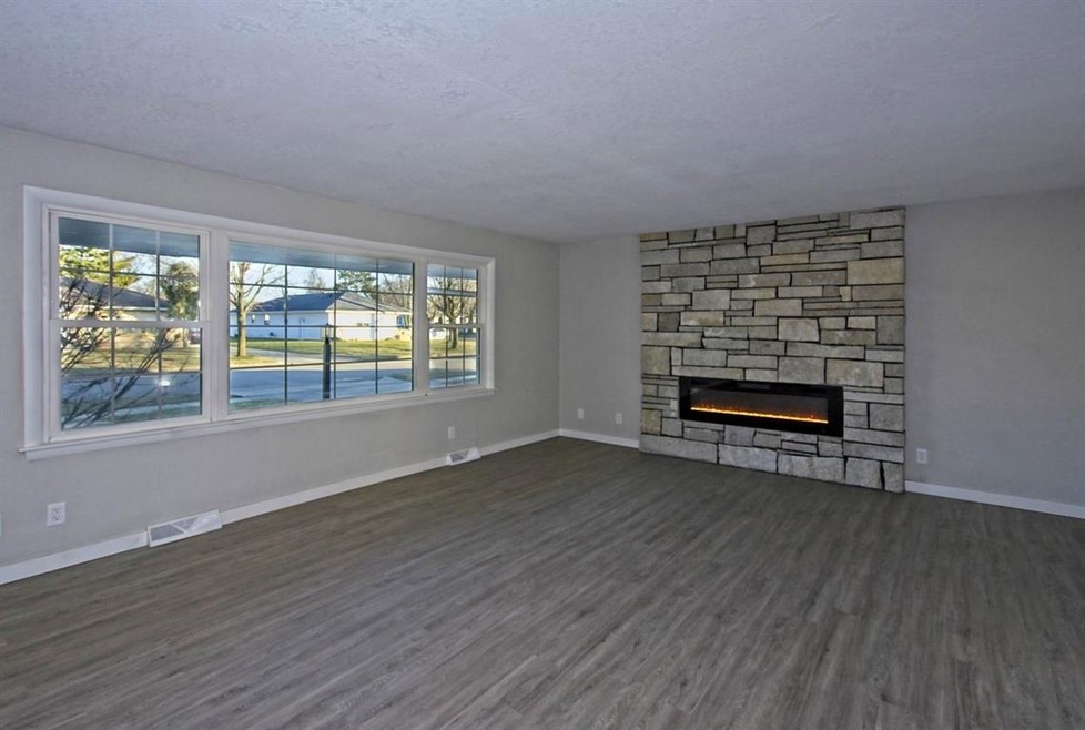 1731 N Gillett St, Appleton, WI 54914 - photo 1