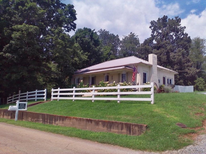 Welcome to 1805 Old Jonesboro