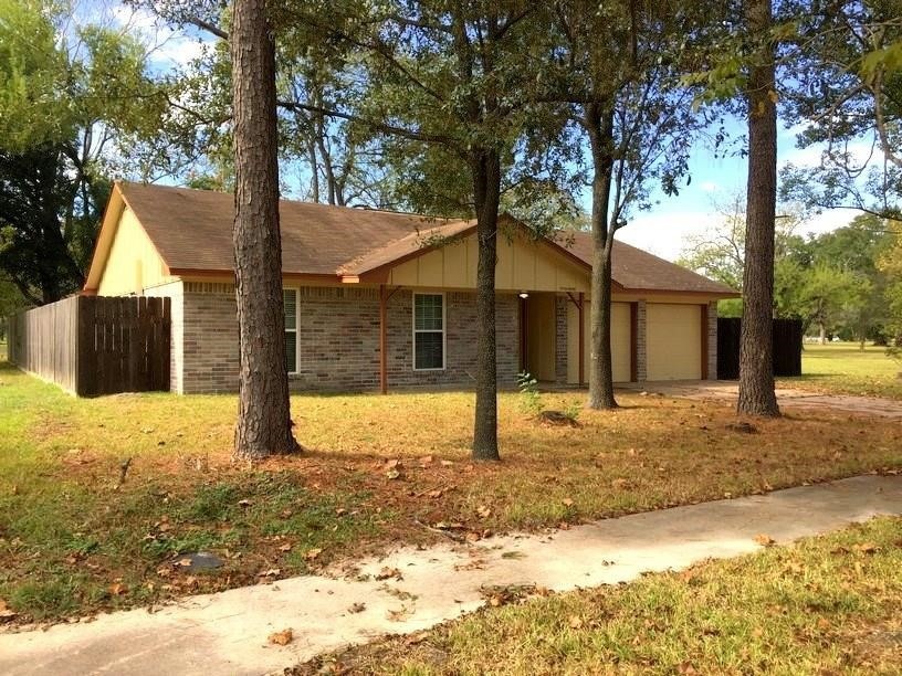 7035 Woodland Dr W, Houston, TX 77040 - photo 1