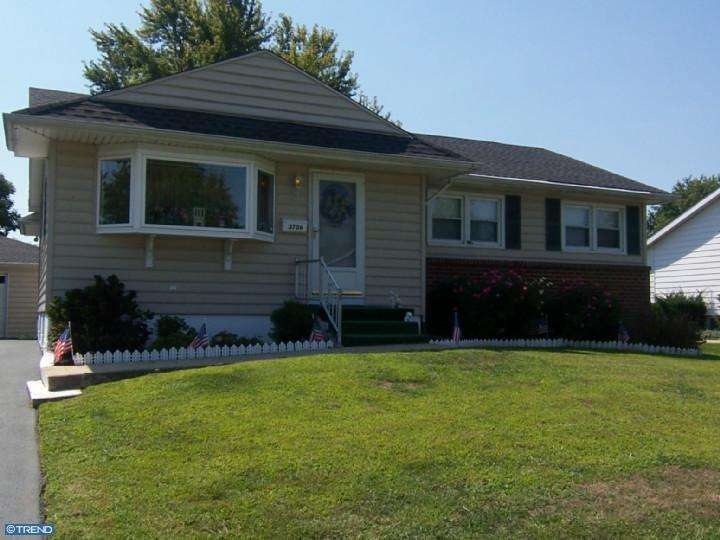 3706 Ridgewood Ln, Brookhaven, PA 19015 - photo 1