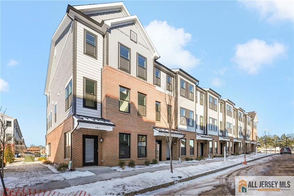 101 Sadie Cir, New Brunswick, NJ 08901 - photo 1