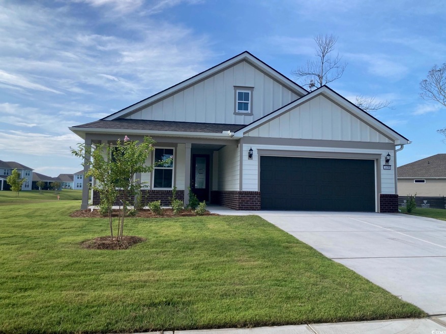 Craftsman inspired home featuring a front yard