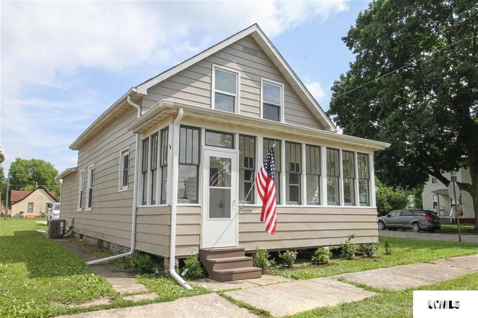 328 S Mclean St, Lincoln, IL 62656 - photo 1