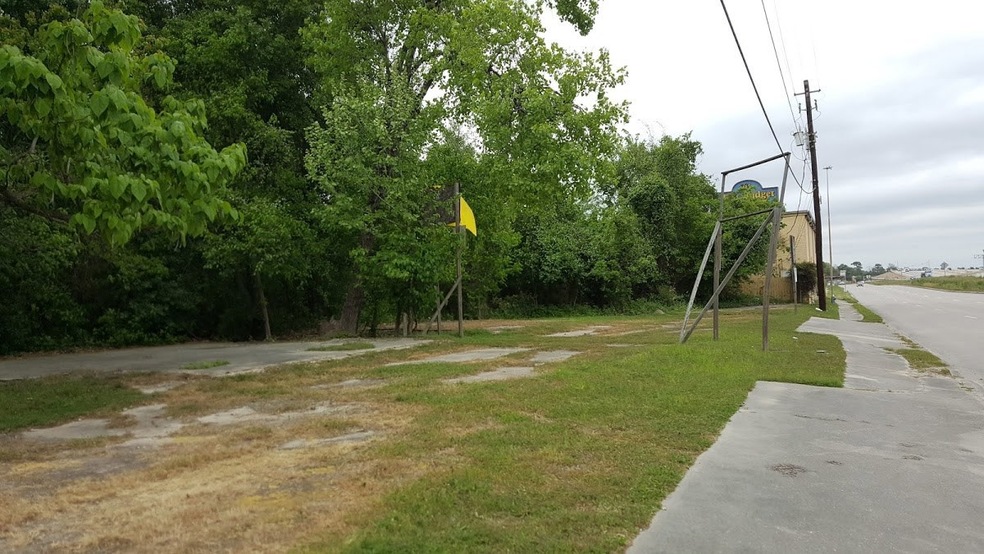 6915 Eastex Fwy, Houston, TX 77093 - photo 1
