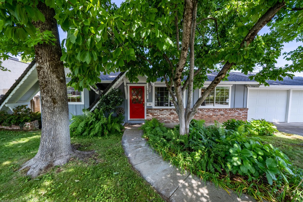 1610 Pleasant St-9