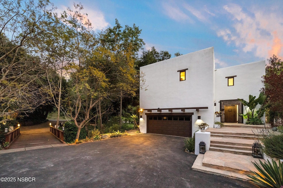 Front Exterior/Driveway