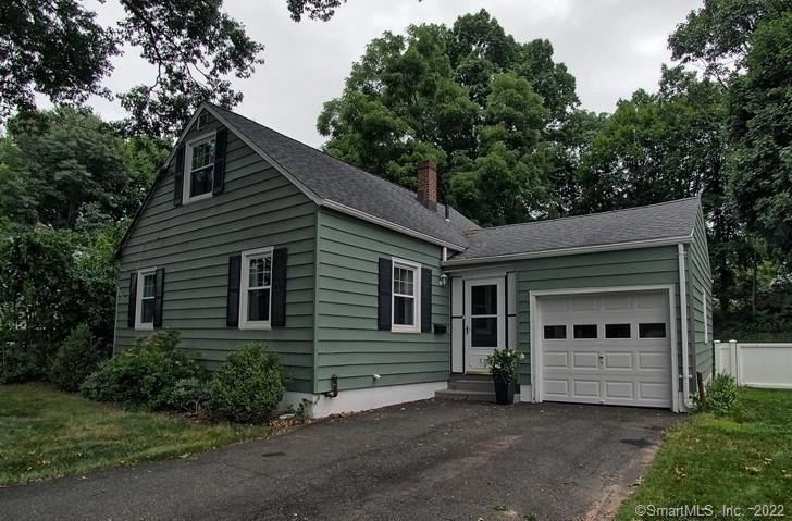 343 Nutmeg Rd, Bridgeport, CT 06610 - photo 1