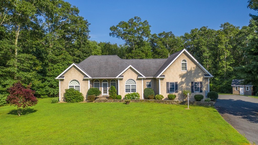 8 Mackady Ct, Westport, MA 02790 - photo 1