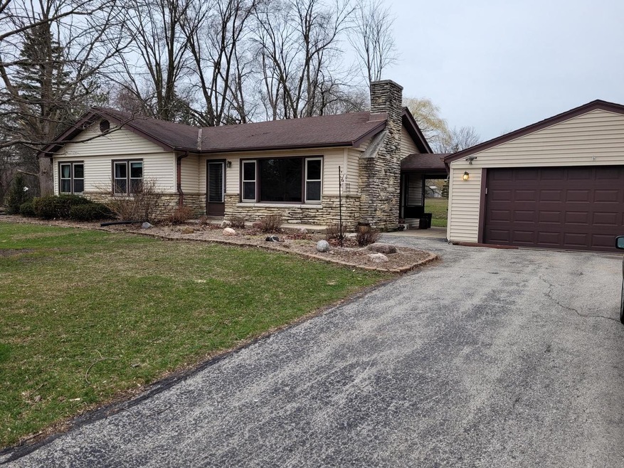 W130N6181 River Dr, Menomonee Falls, WI 53051 - photo 1